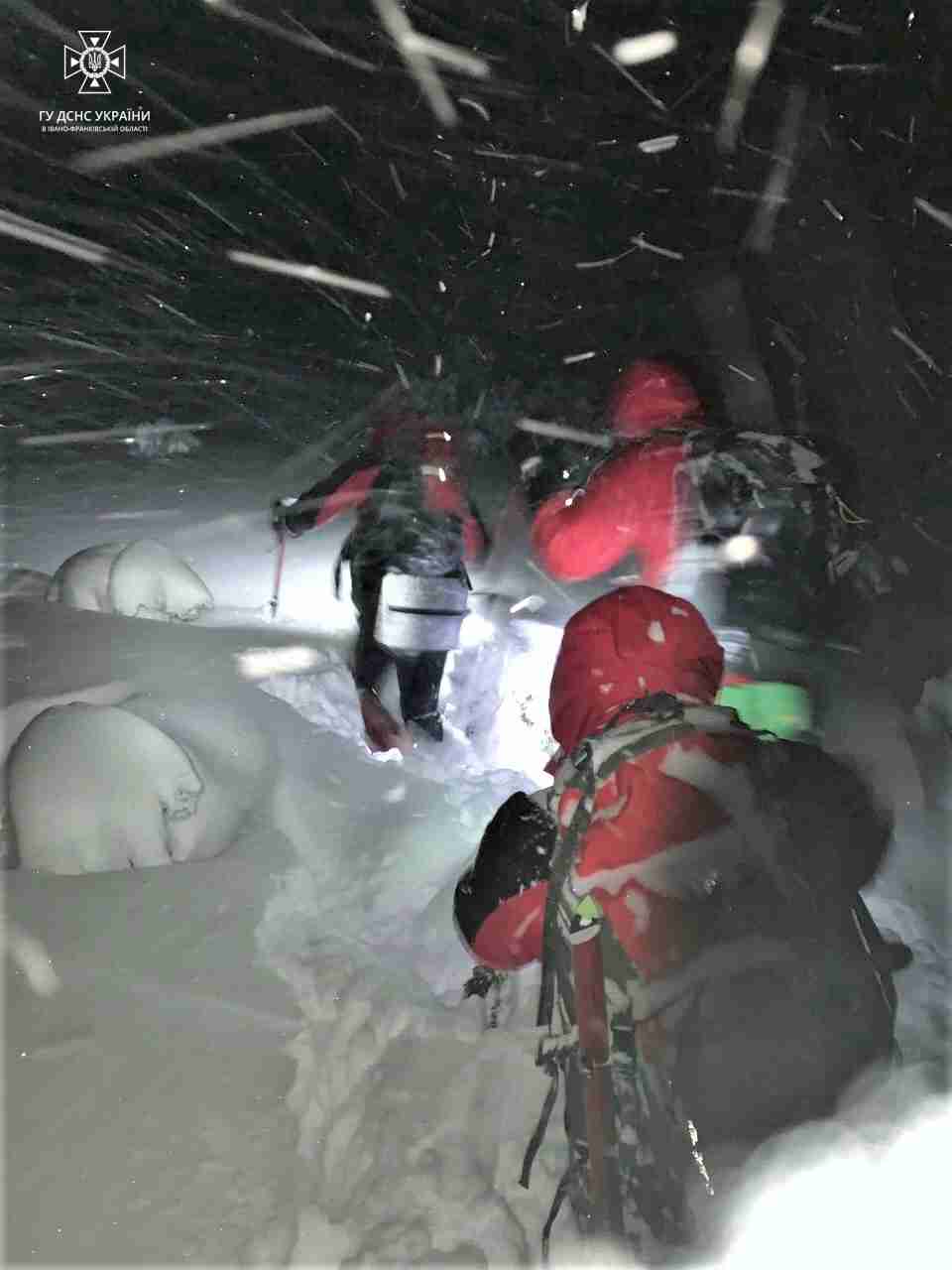 В Карпатах рятувальники розшукують двох зниклих туристів (ФОТО)