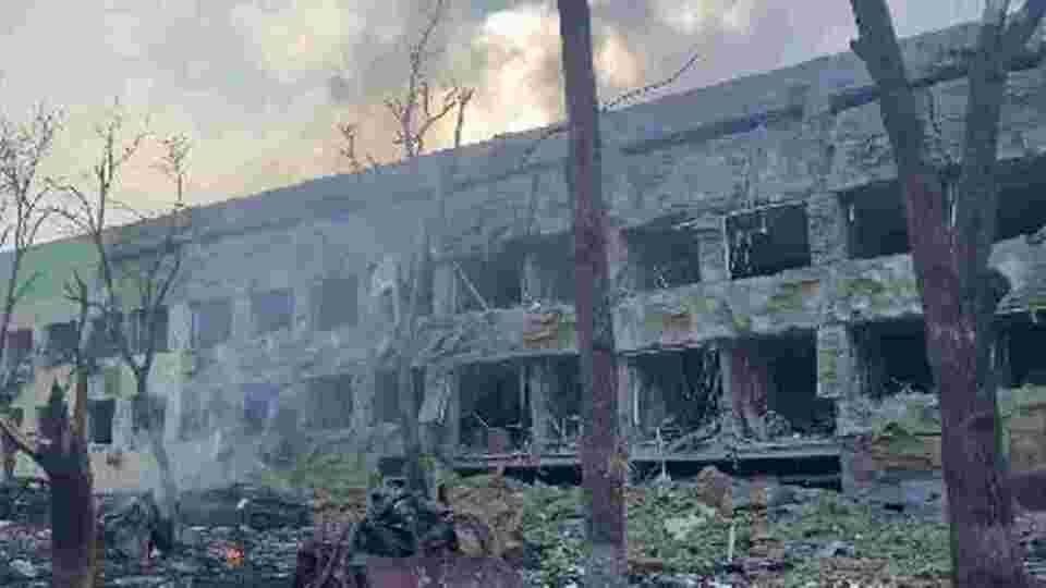 У Маріуполі у лікарні заживо згоріло 50 людей - мер про злочини рф