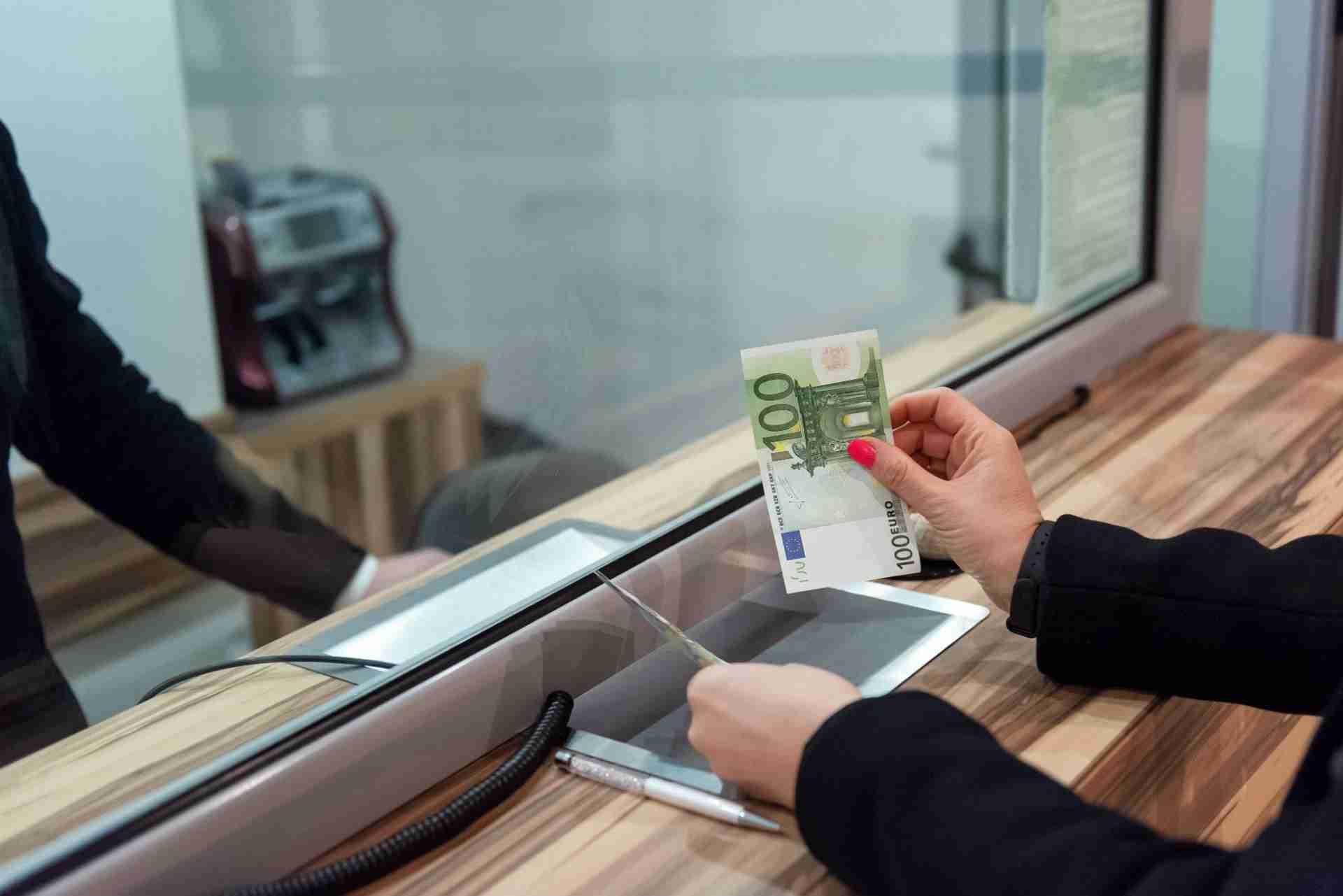 В НБУ роз'яснили, в якому випадку обмінники та банки не мають права вимагати комісію при обміні банкнот