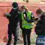 В Одесі біля школи знайшли тіло жінки у мішку (фото)