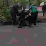В Одесі п’яна компанія душила дитину за зауваження, а згодом ще й вдарили поліцейського (відео)