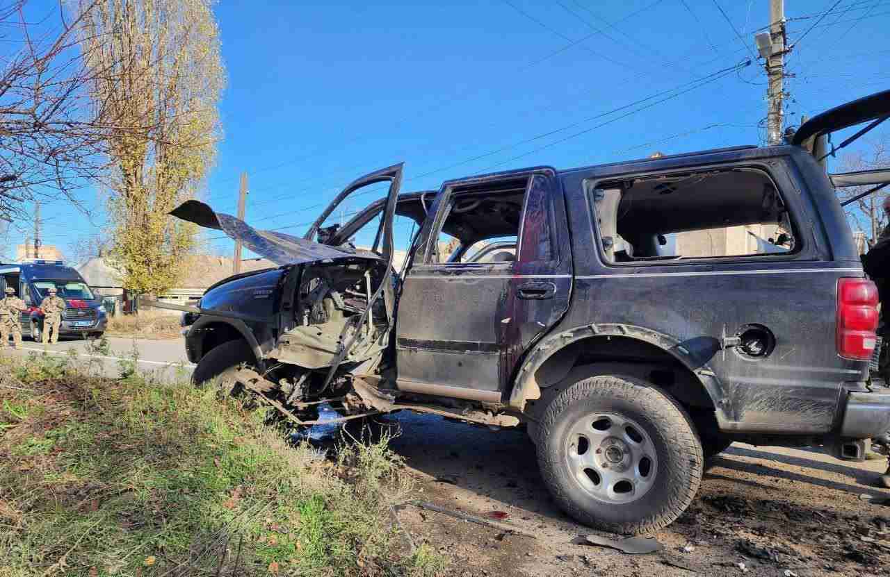 В окупованому Луганську підірвали автомобіль з відомим своєю жорстокістю до військовополонених колаборантом філіпоненком  (ФОТО)