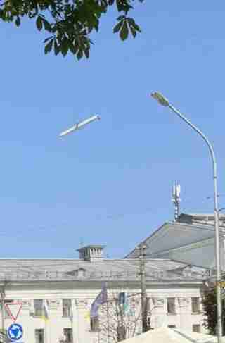 В СБУ показали російську ракету, якою вдарили по драмтеатру в Чернігові (ФОТО)