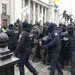 В столиці відбулися сутички між правоохоронцями та мітингувальниками (фото)