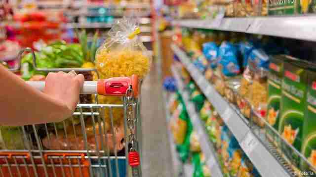 В Україні можуть піднятися ціни на харчові продукти: на скільки зростуть та яка причина