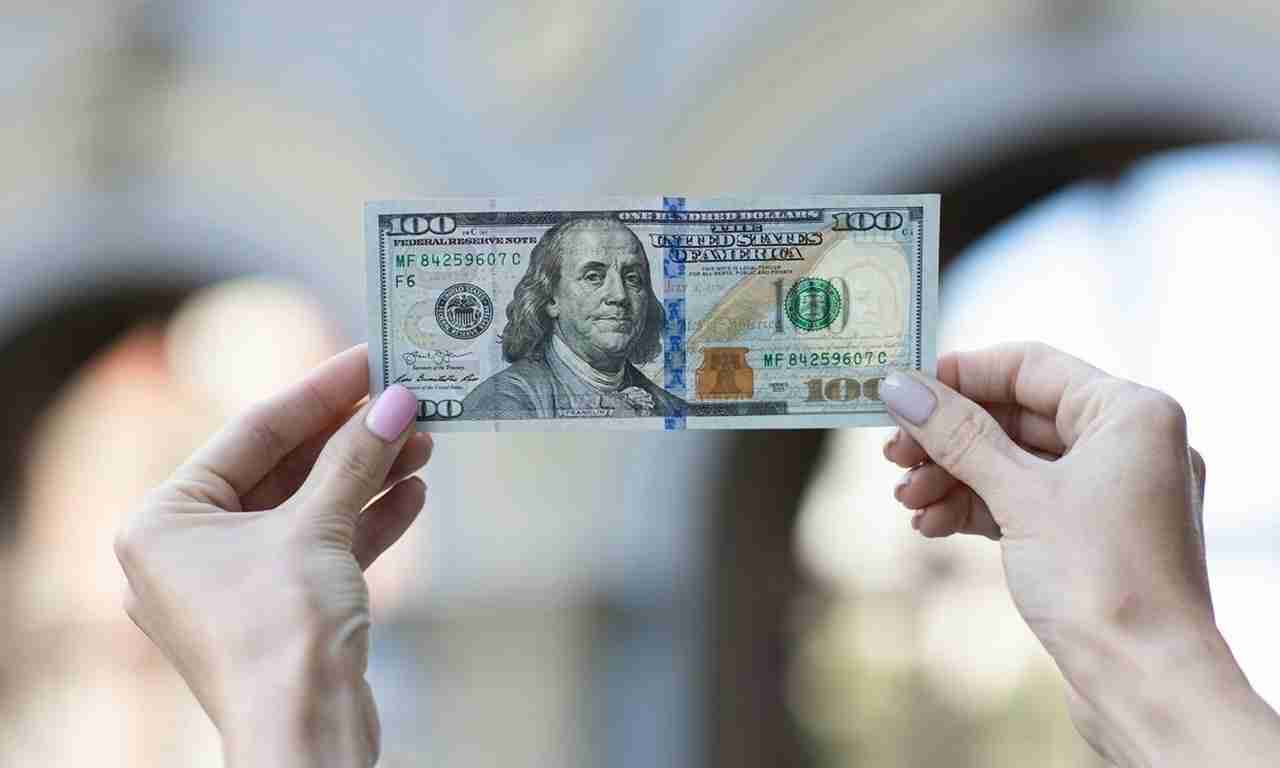 В Україні оновлять курс долара цього місяця: чого очікувати
