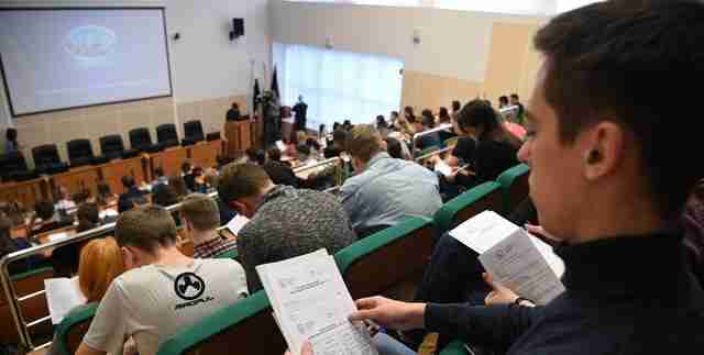 В Україні пропонують оплачувати навчання студентам, які добровільно мобілізувалися