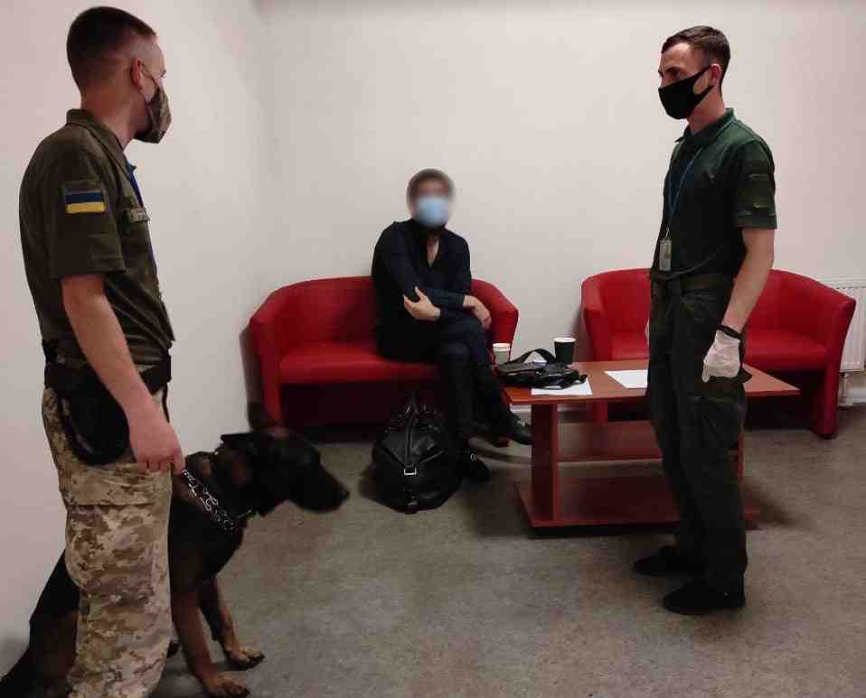В Україні прикордонники затримали росіянина, який скоїв тяжкий злочин (фото)