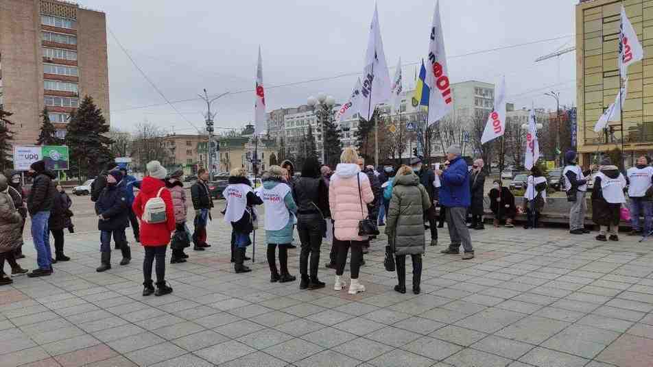 В Україні у різних містах вийшли на протести проти посилення карантину (фото)