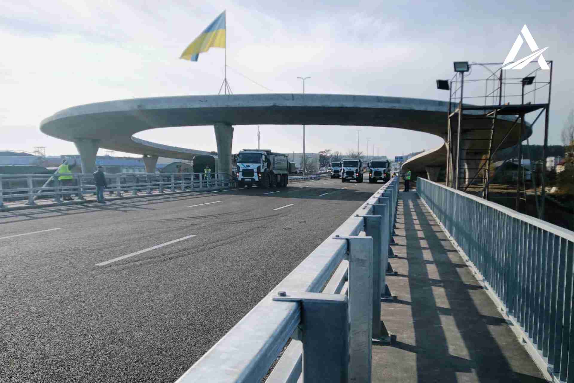 В Україні відкрили відремонтований міст на трасі «Київ-Чоп», зруйнований у лютому окупантами (ФОТО)