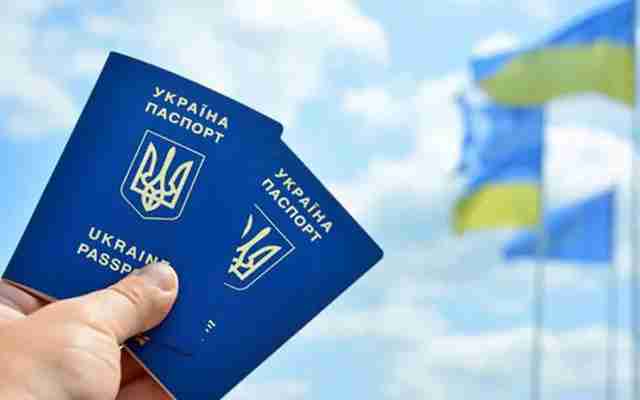 В Україні внесли зміни для отримання громадянства: що для цього потрібно та кого стосується