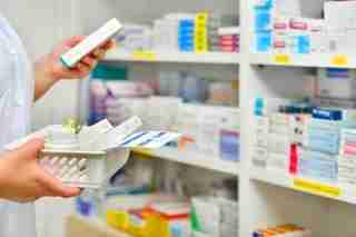 В українських аптеках нова хвиля дефіциту ліків: зникають антибіотики та препарати від тиску