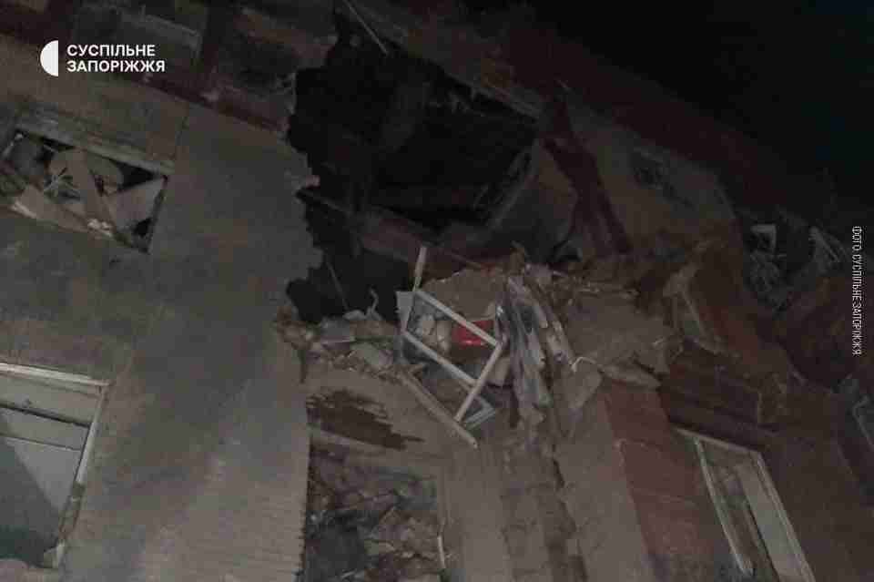 Вдарили ракетами по багатоповерхівці: наслідки нічної атаки в Запоріжжі (ФОТО)