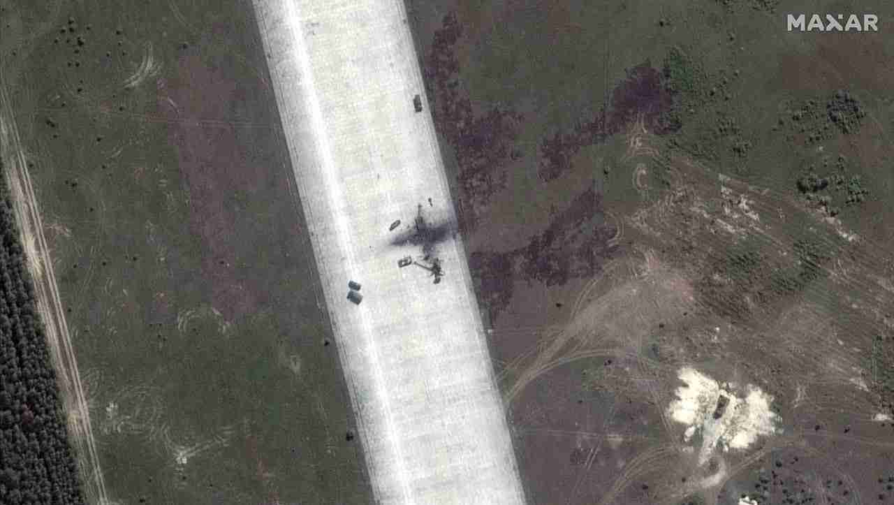 Вибухи у Зябрівці: опубліковані перші супутникові фото з білоруського аеропорту