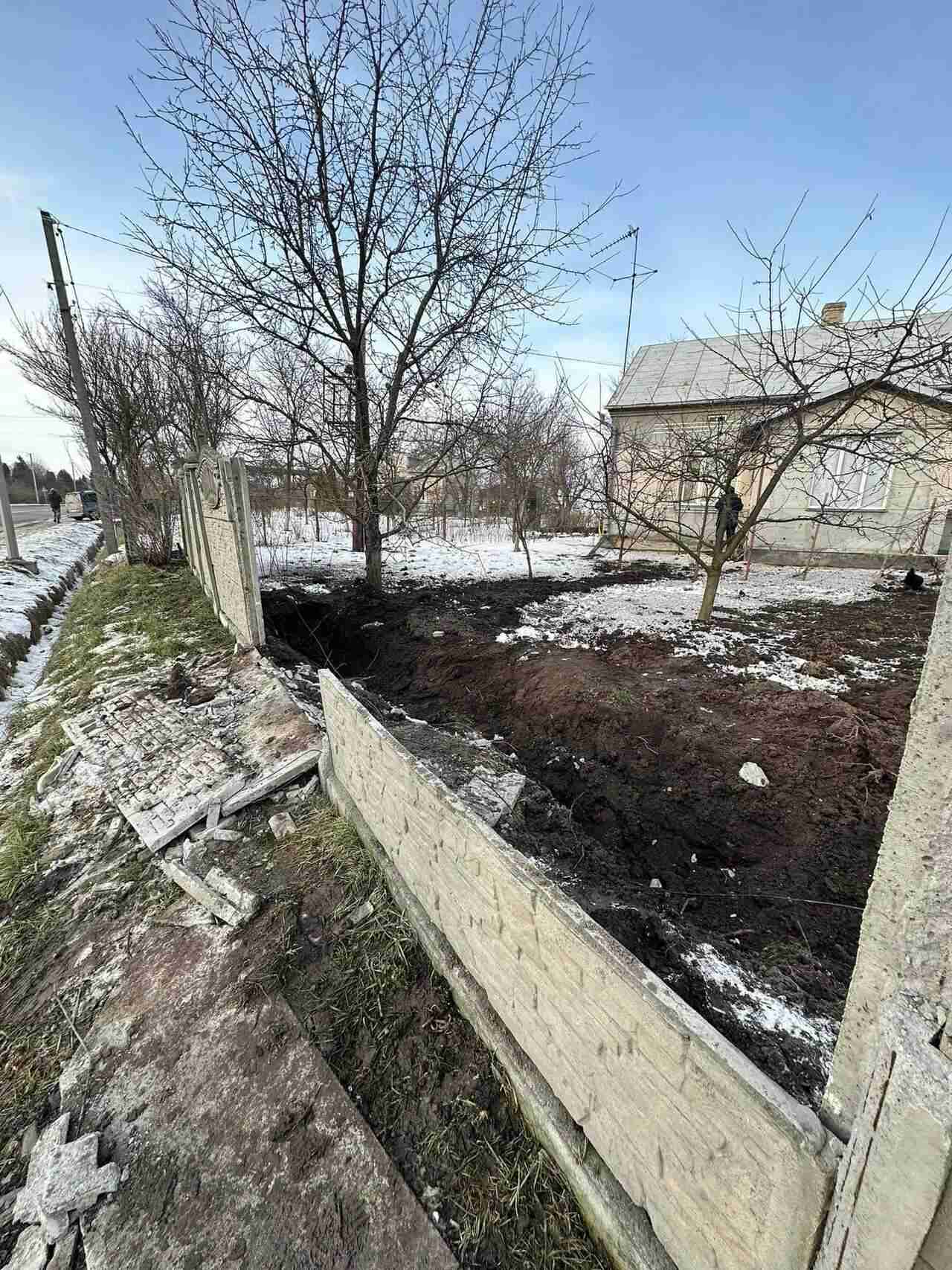 Вибухотехніки знешкодили ракету на Львівщині, яка не здетонувала: фото з місця