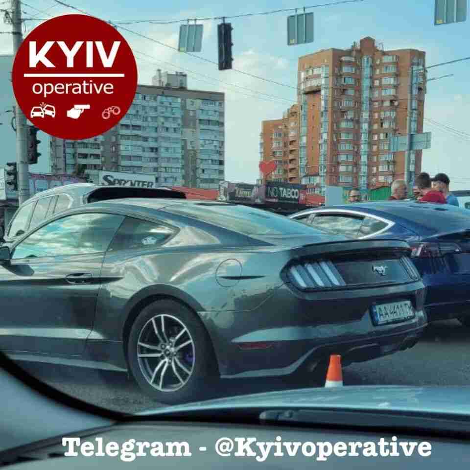 Відома українська блогерка потрапила в ДТП: потрощені 4 елітні авто (ФОТО, ВІДЕО)