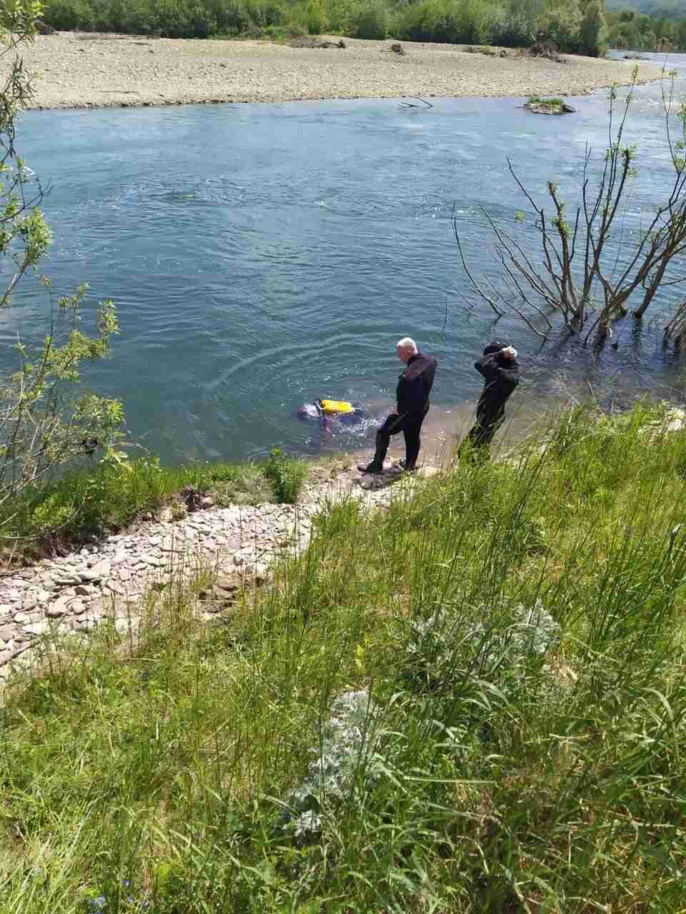 Відпочивав на березі річки: на Львівщині потонув молодий хлопець (ФОТО/ВІДЕО)