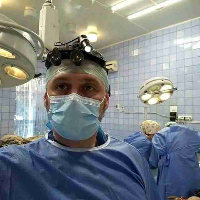 Вінницький військовий хірург провів надзвичайно складну операцію у фронтових умовах (ФОТО)