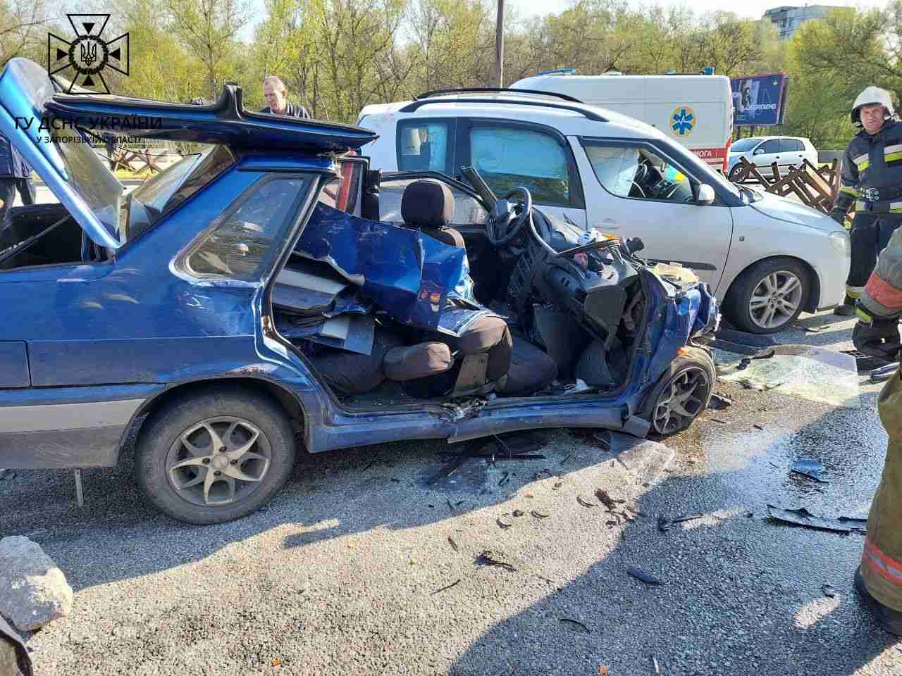 «Вирізали підлітків з авто»: моторошна ДТП сталася в Запоріжжі (ФОТО)