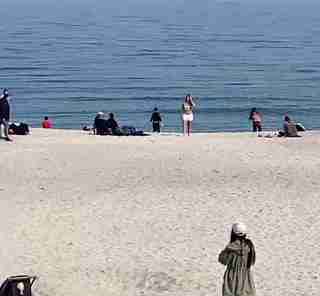 Військові проти відкриття курортного сезону, але одесити вже масово виходять на пляжі (ВІДЕО)