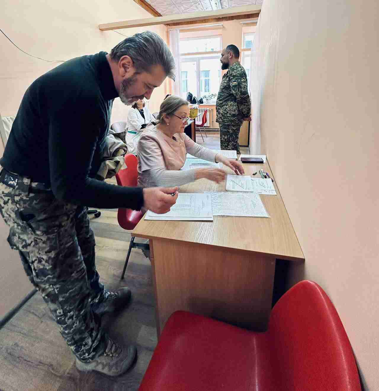 Військовослужбовці Сихівського РТЦК та СП здали кров для українських оборонців (ФОТО)