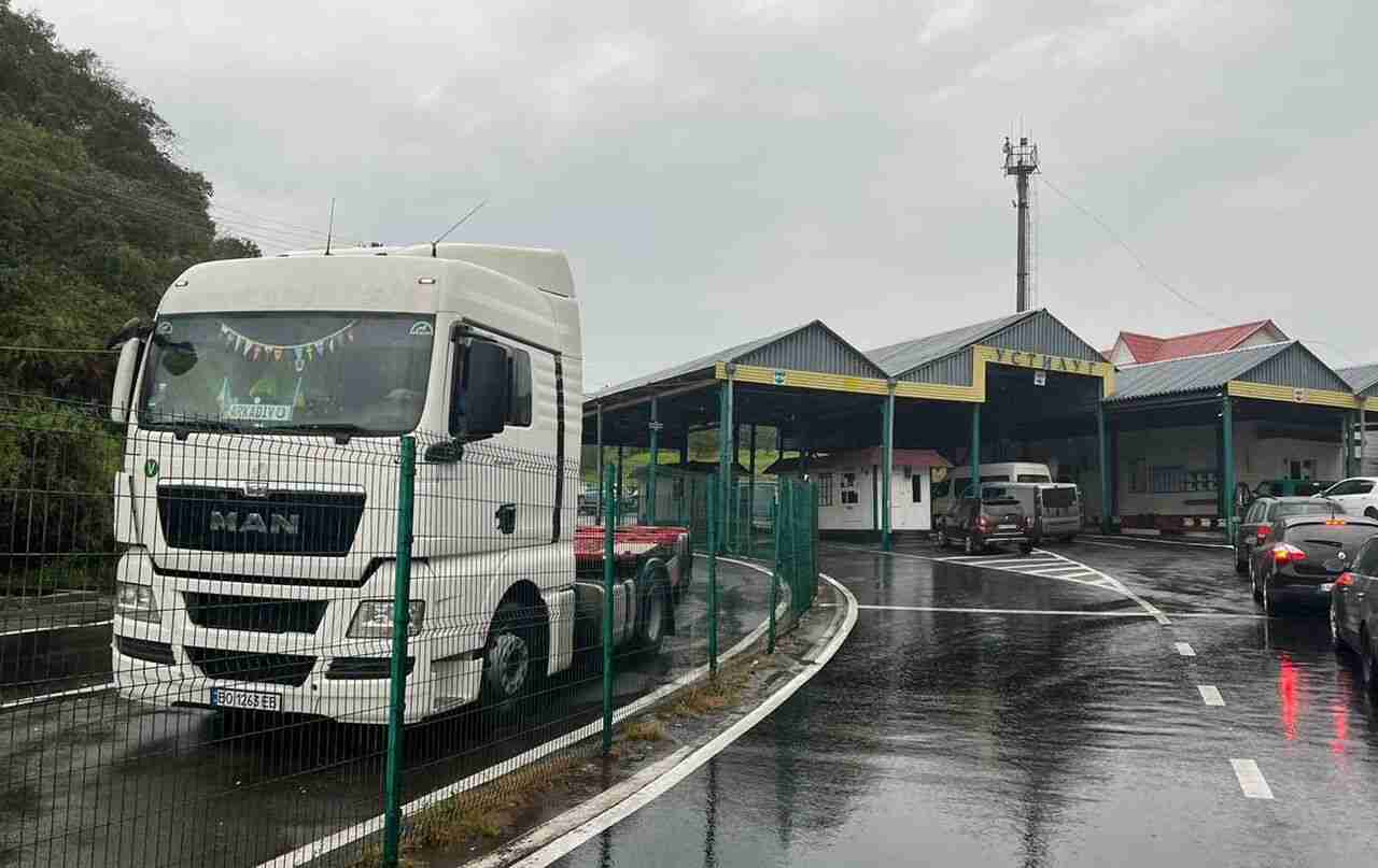 Влаштовував на роботу водіями вантажівок: на Львівщині підприємець допомагав призовникам виїжджати за кордон