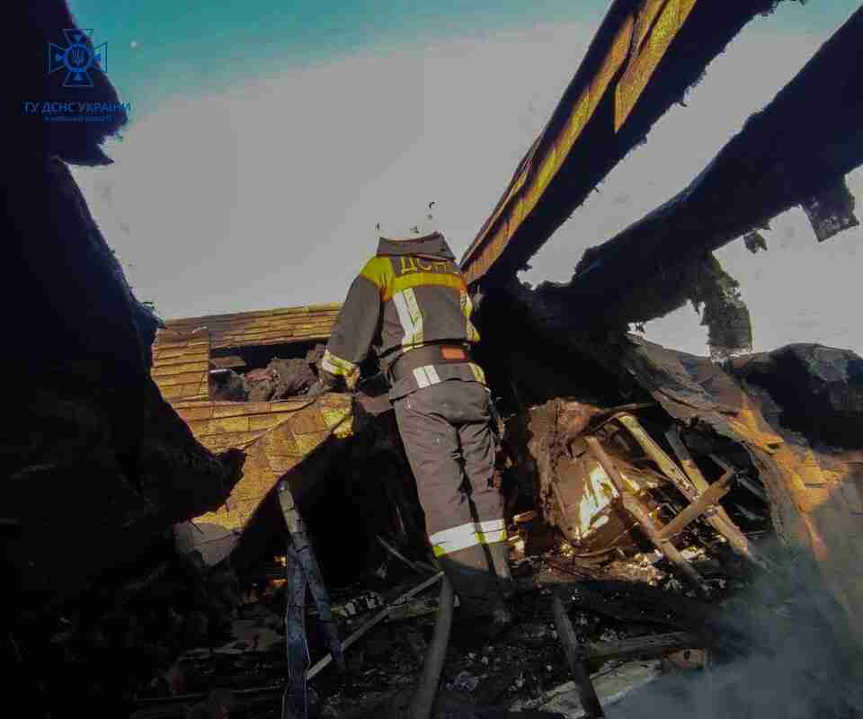 Внаслідок удару блискавки, загорілося кілька будинків на Київщині (ФОТО)