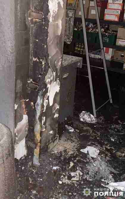 Вночі у Львові здійснили підпал магазину: затримано підозрювану (ФОТО)