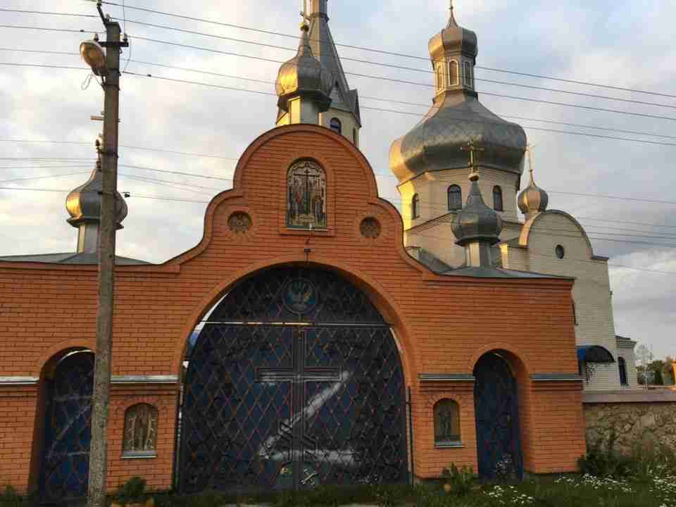 Ворота одного з храмів УПЦ (МП) розписали «Z»-ми (ФОТО)