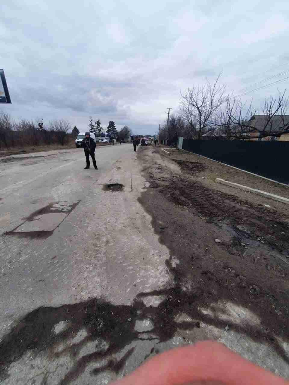 Ворожі війська обстріляли п’ятьох осіб на блокпості у Київській області
