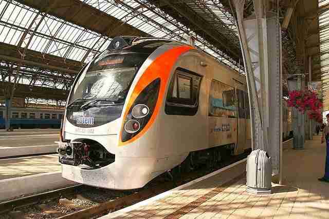 Вперше за 18 років «Укрзалізниця» запускає новий поїзд зі Львова до Варшави