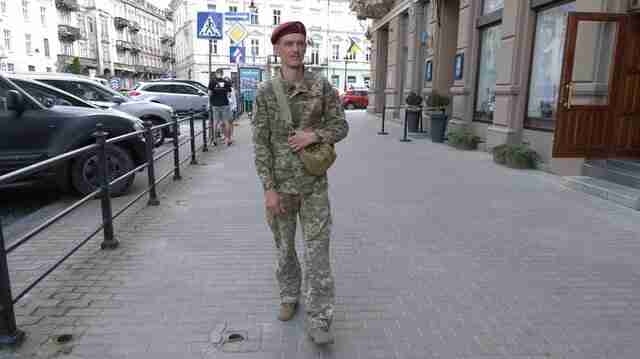 «Втікають так, � наче побачили свою смерть в моїх очах»: військовий розповів про роботу у львівському ТЦК після поранення (ВІДЕО, ФОТО)