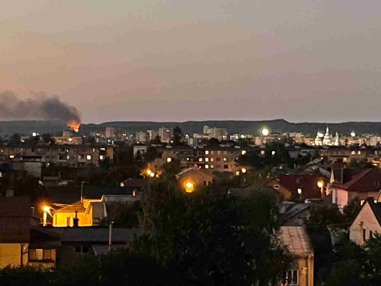Ввечері у Львові спалахнув дачний будинок (ФОТО)