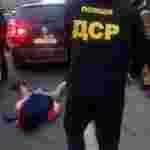 Викрали, побили, відібрали речі: у столиці заарештували злочинну банду, яка вимагала у жінки «неіснуючий борг» (відео)