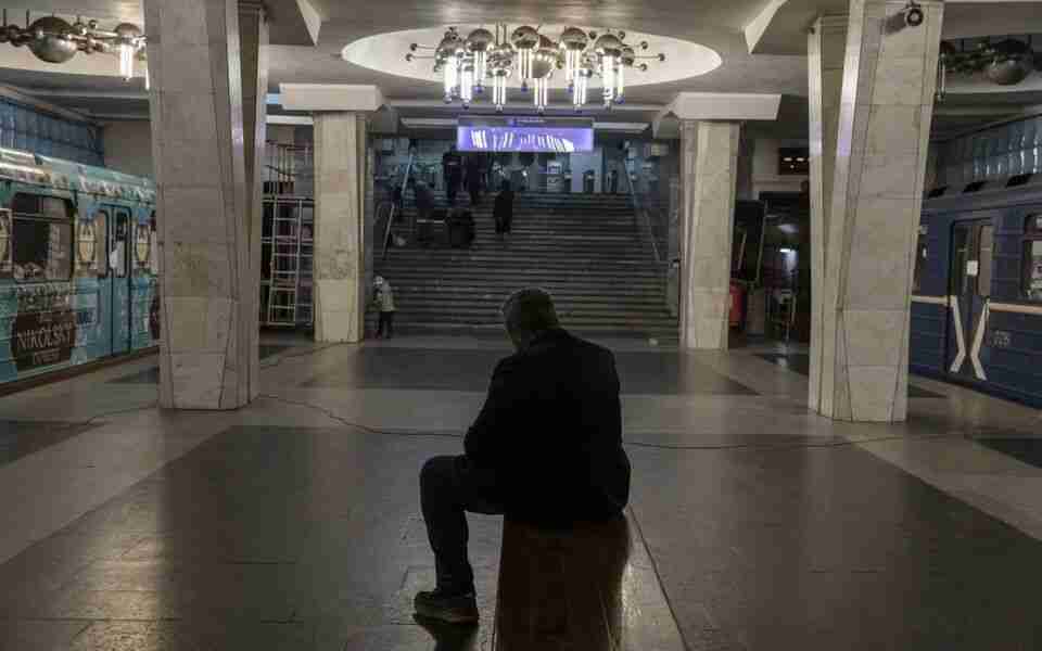 «Я бачив розпач»: лікар з Норвегії розповів, як допомагає людям, що ховаються в метро Харкова (фото)