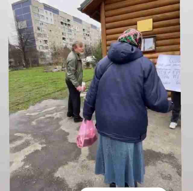 «Я русскій», «війну почали українці»: прихожани намагалися завадити пікетуванню церкви МП у Львові (ФОТО)
