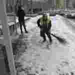 Як львівські комунальники прибирають вулиці від снігу (фоторепортаж)
