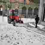 Як львівські комунальники прибирають вулиці від снігу (фоторепортаж)