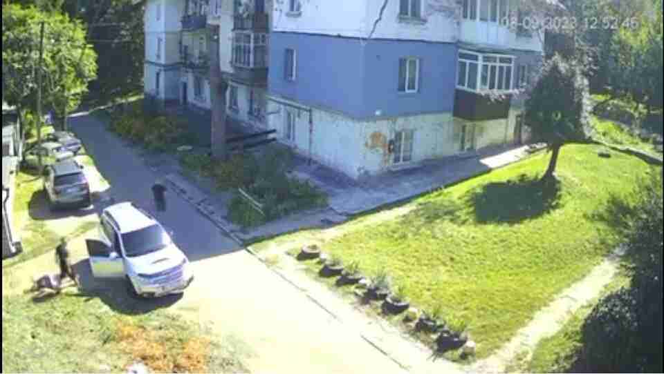 Як у 90-х: на Дніпропетровщині посеред дня застрелили людину (ВІДЕО)