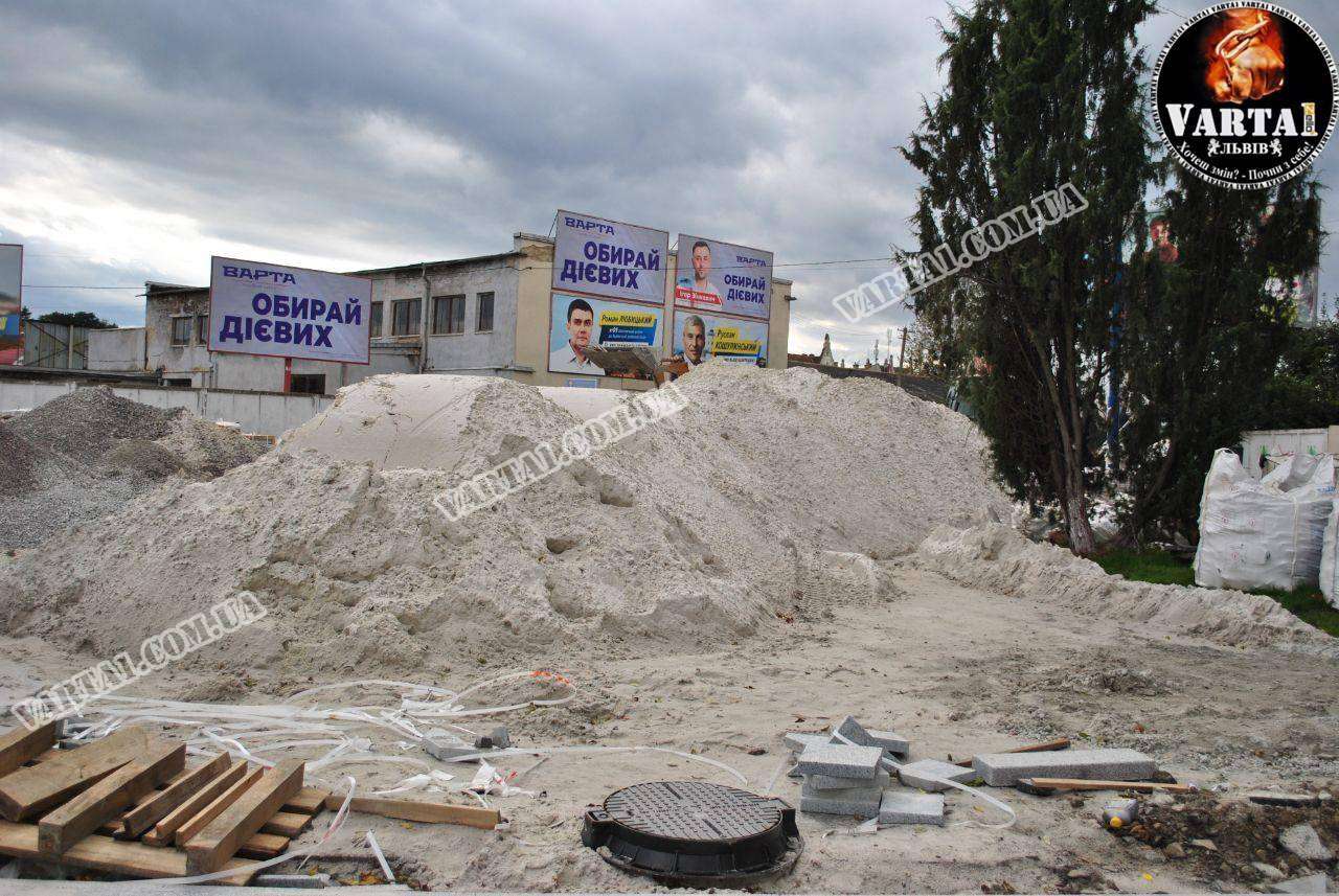 Як виглядає площа Двірцева під час ремонту: актуальні фото