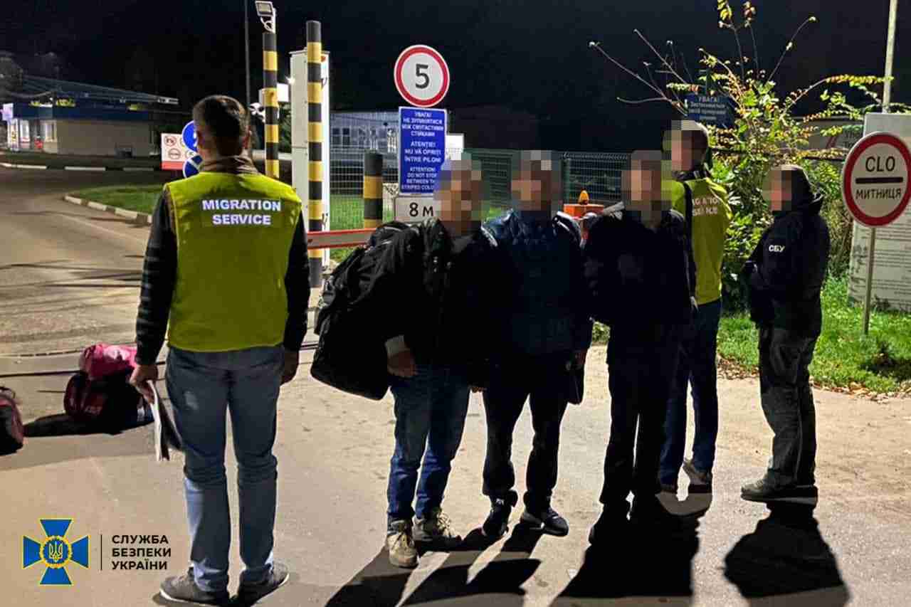 З Львівської області депортували іноземців-кримінальників