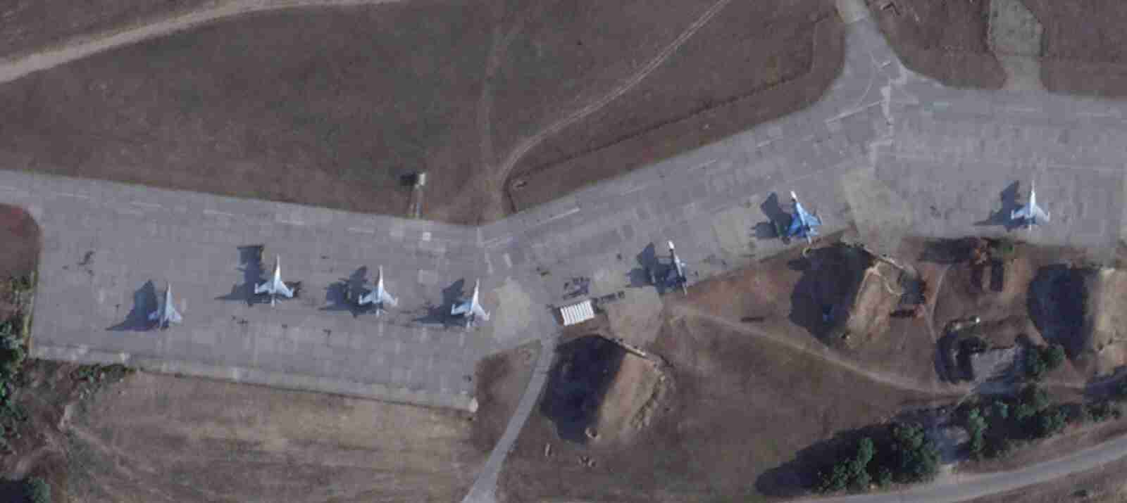 З'явилися супутникові знімки, як росія розгорнула в Криму військові аеродроми і авіазаводи (ФОТО)
