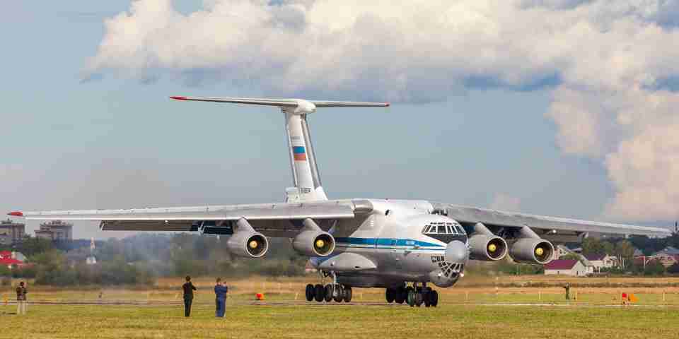 За добу бо білорусі тричі прилітали російські вантажні літаки