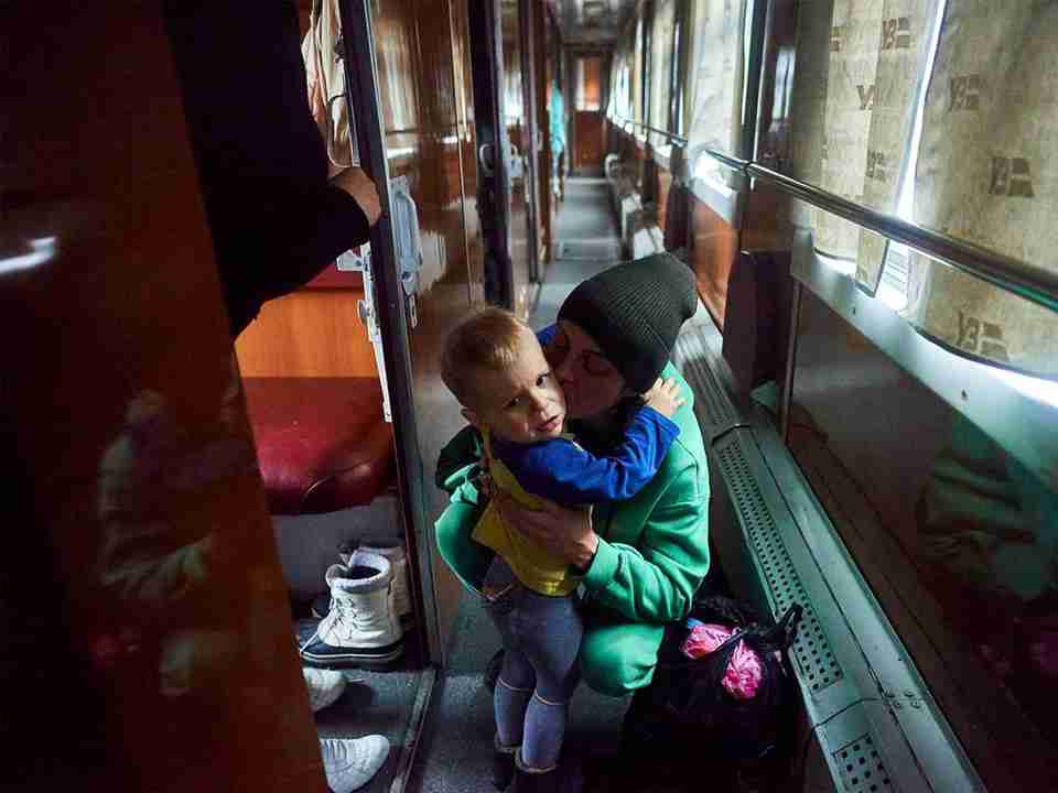 За одну добу в Україні вдалося евакуювати понад 40 тисяч жінок та дітей