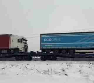 Заблоковані на кордоні фури готуються масово переправляти через українсько-польський кордон залізницею (ВІДЕО)