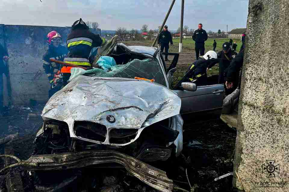 Загинув юний водій «BMW»: на Хмельниччині сталася смертельна ДТП (ФОТО)