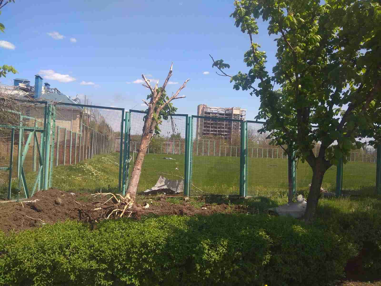 Загребущі руки «руского міра»: тренувальні поля Маріуполя знищено (фото)