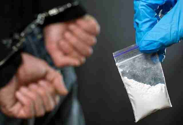 Закарпатські поліцейські затримали неповнолітнього наркоторговця з «товаром» на  50 тисяч гривень