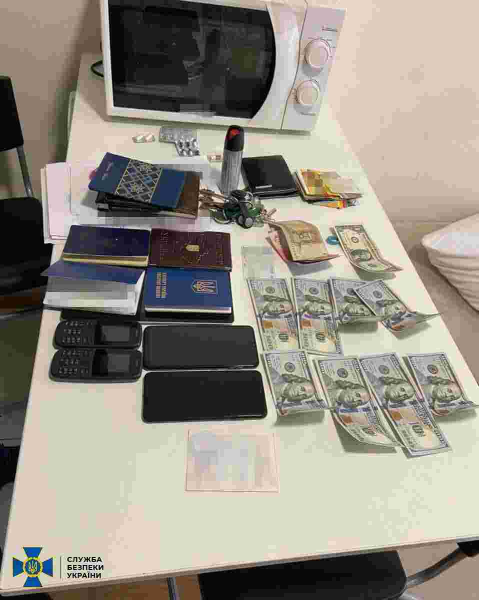 Залякували та «вибивали» гроші для криміналітету: СБУ затримала міжрегіональну банду (фото)