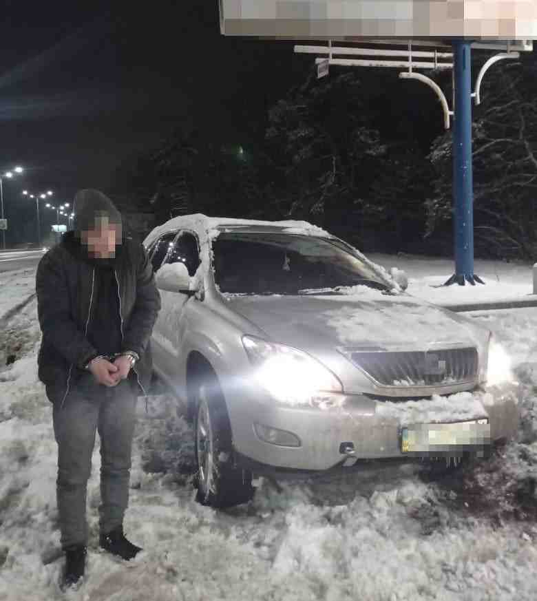 Залишив «Lexus» на кілька днів: у столиці працівник СТО взяв авто «покататися» і потрапив в ДТП (фото)